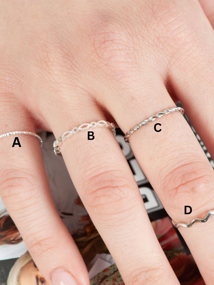 DAINTY TWISTED SILVER RING