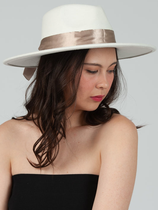 WHITE HAT WITH TRIM