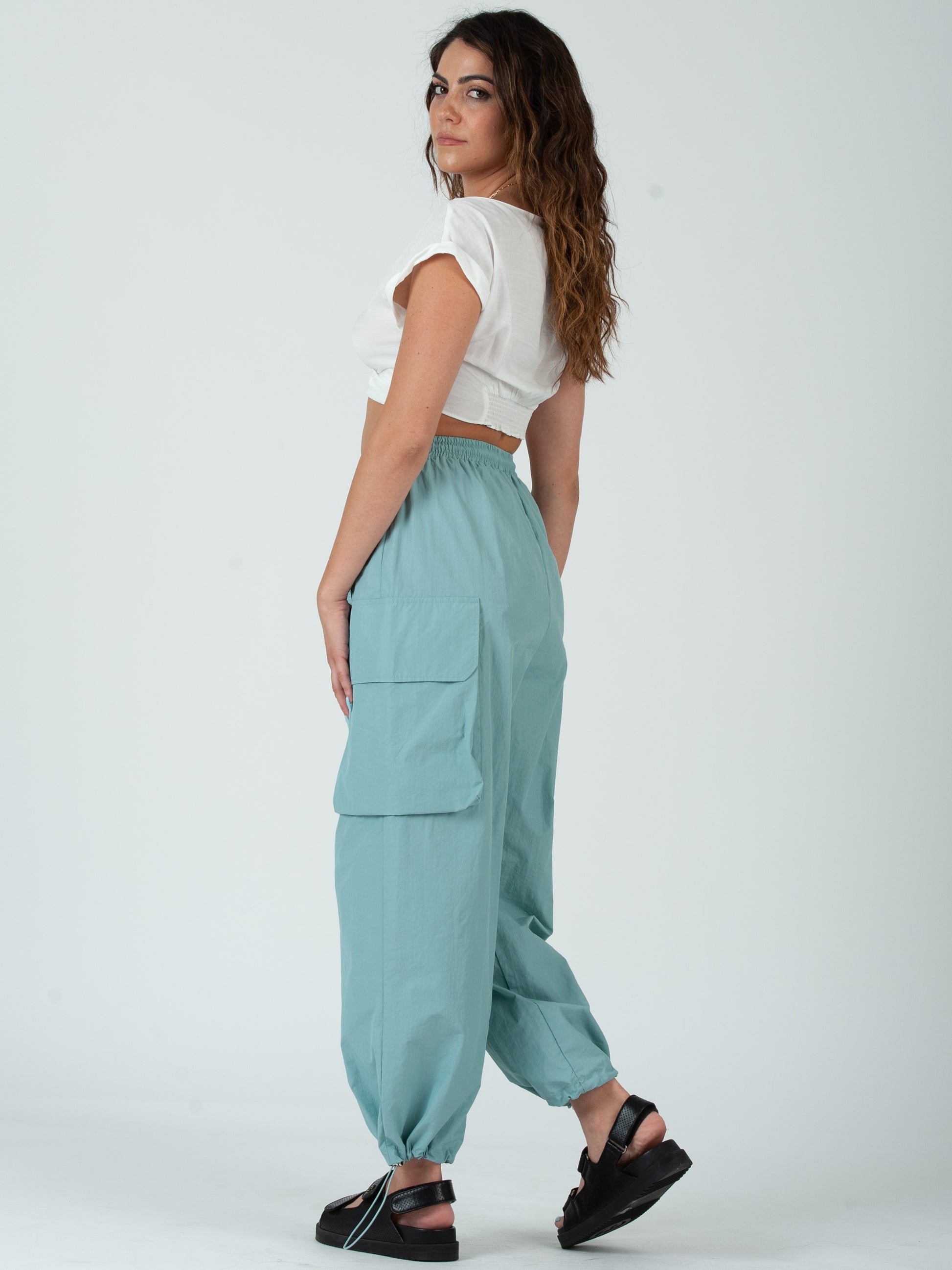 TWIST FRONT CROP TOP