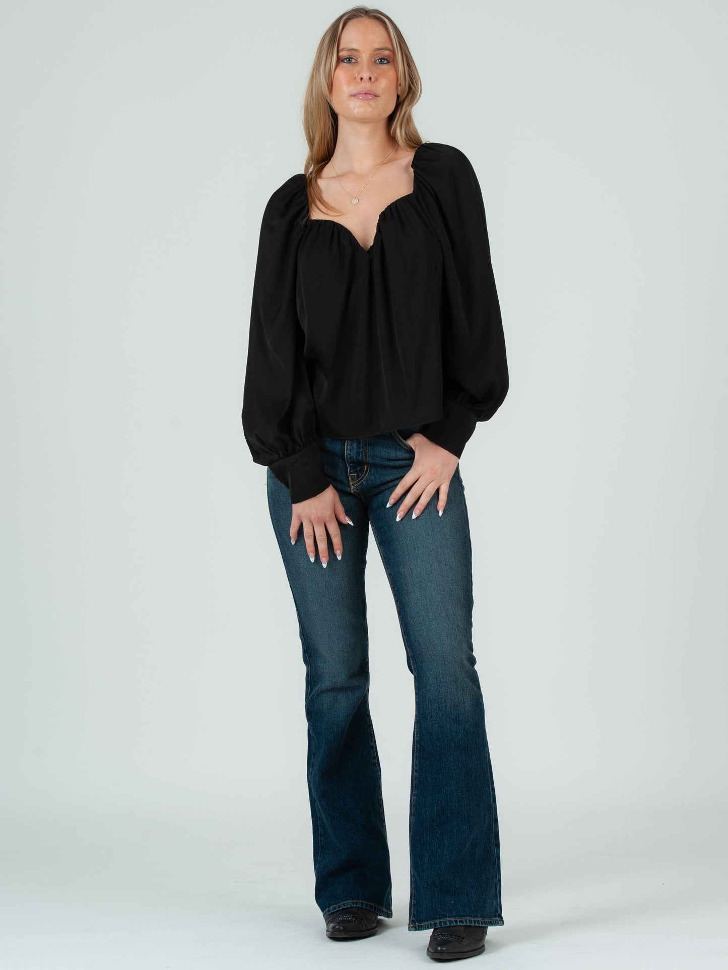 BLACK SWEETHEART TOP