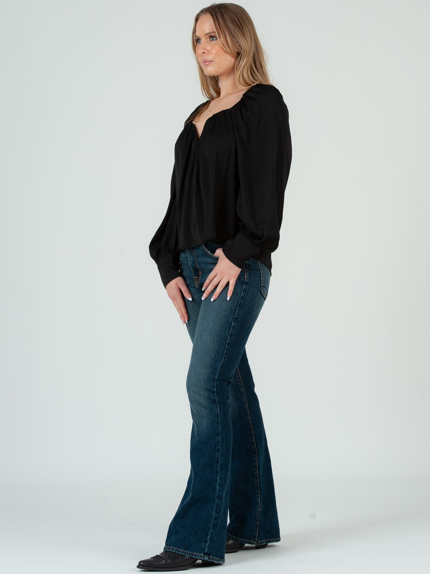 BLACK SWEETHEART TOP