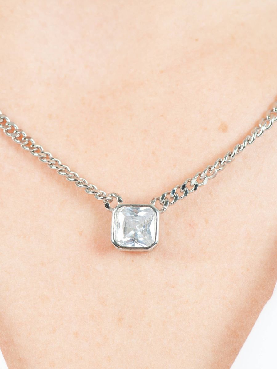 WHITE SQUARE STONE NECKLACE