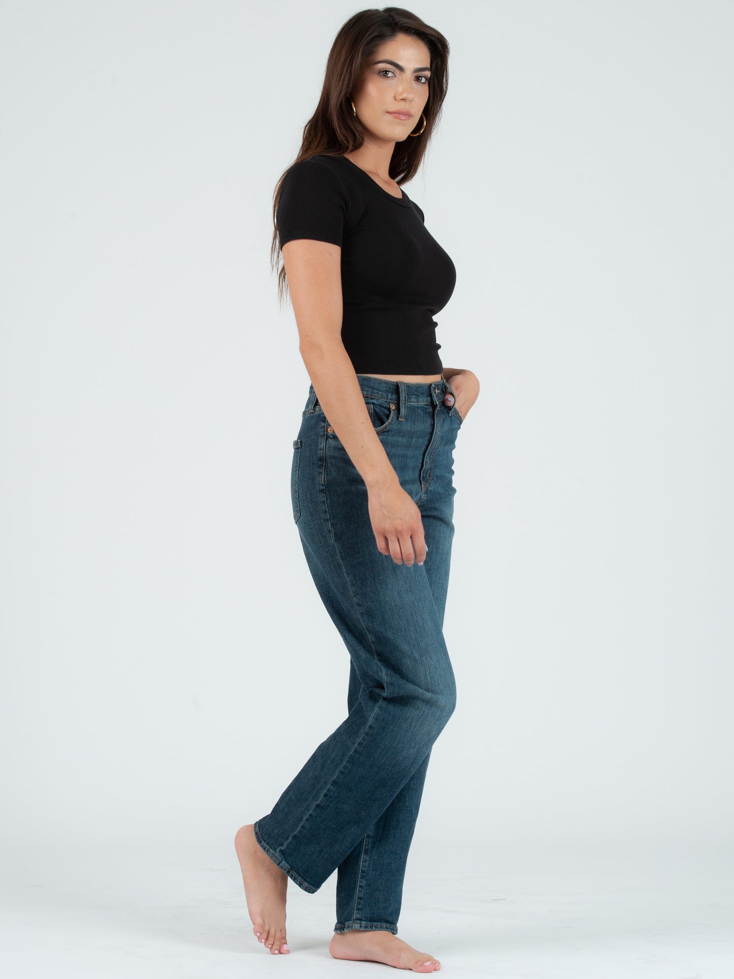 NICOLE ROUND NECK CROPPED TEE-BLACK
