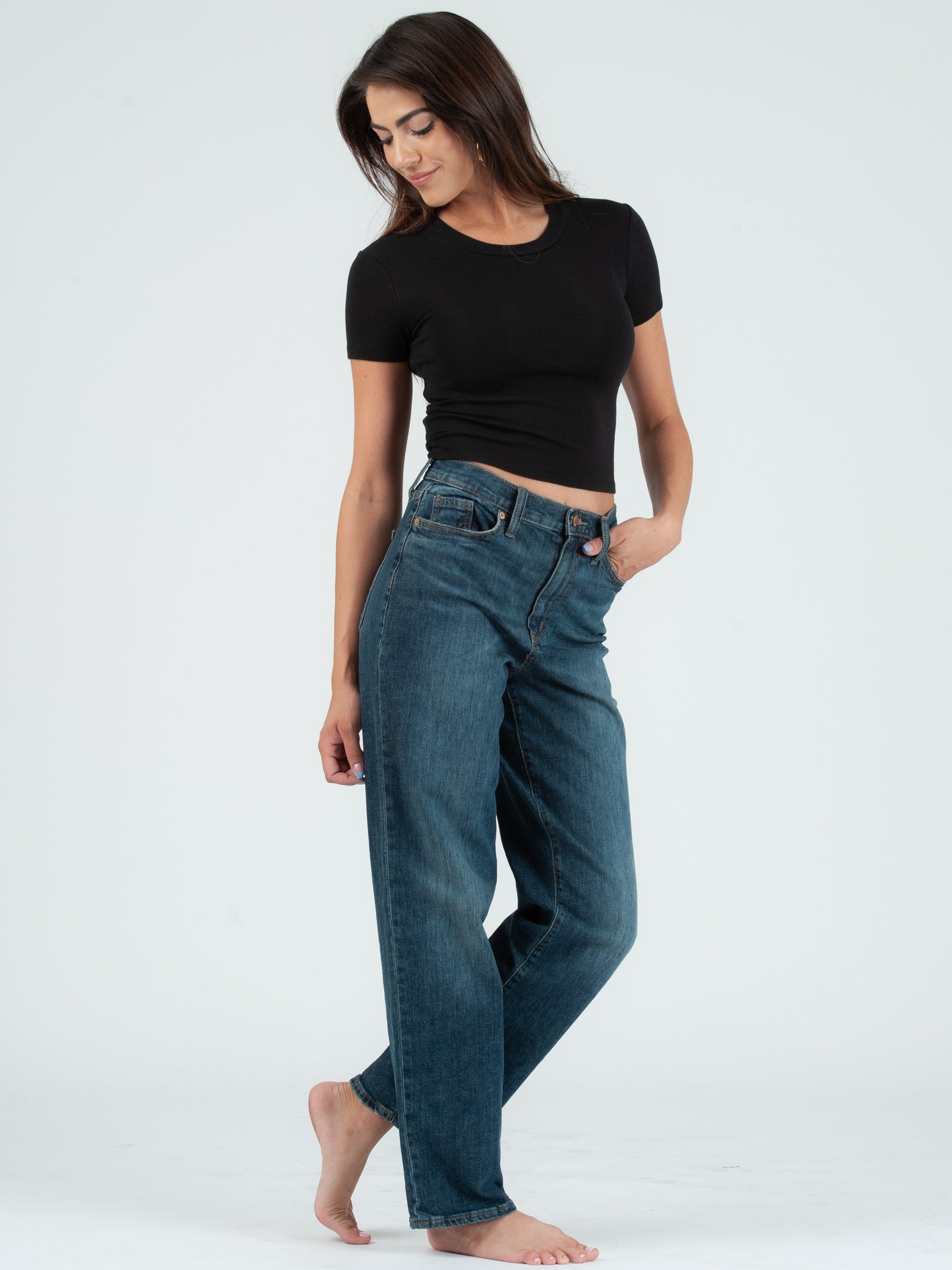 NICOLE ROUND NECK CROPPED TEE-BLACK