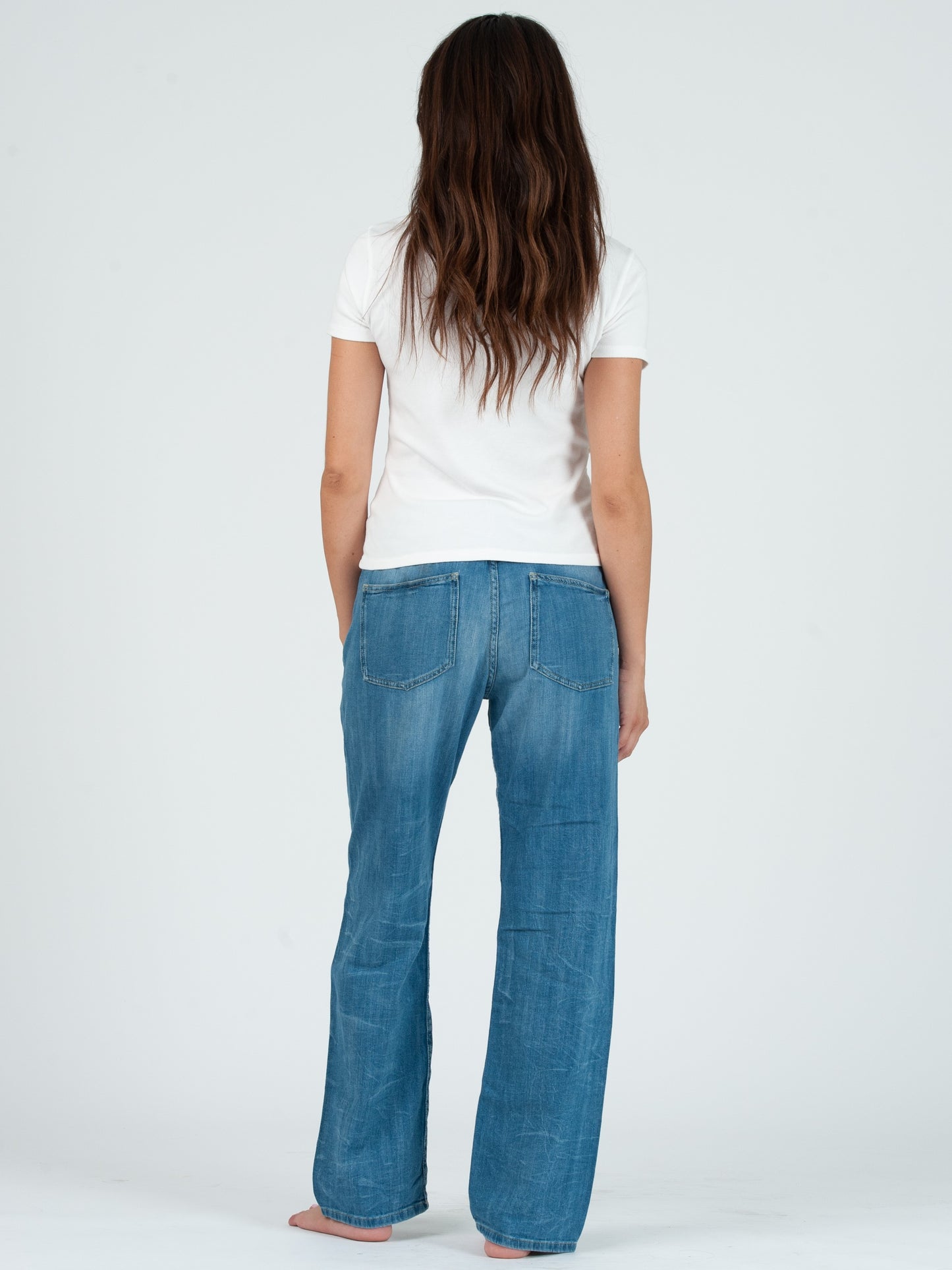CINDY CLASSIC ROUND NECK TEE-WHITE