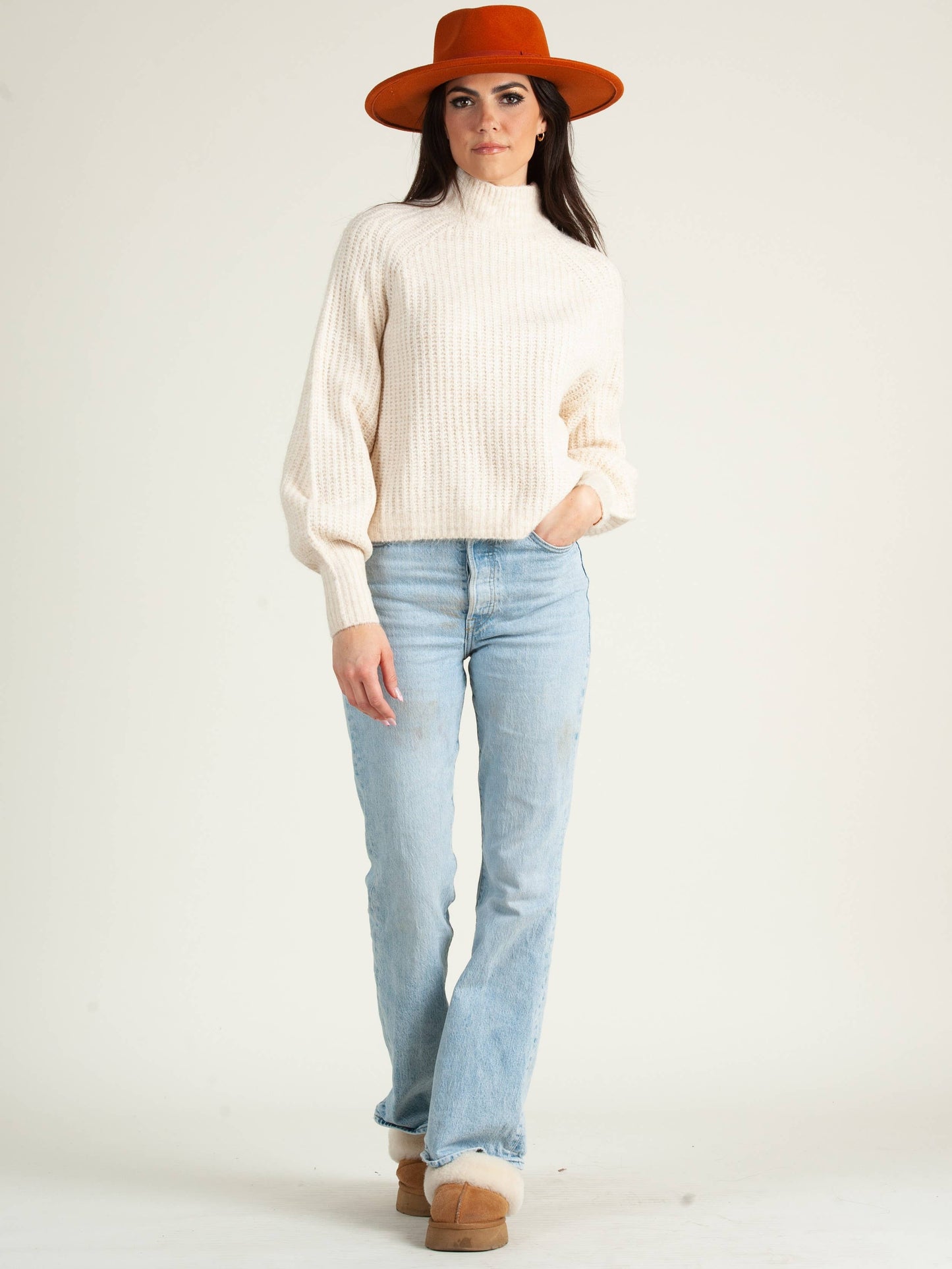 CREAM SWEATER