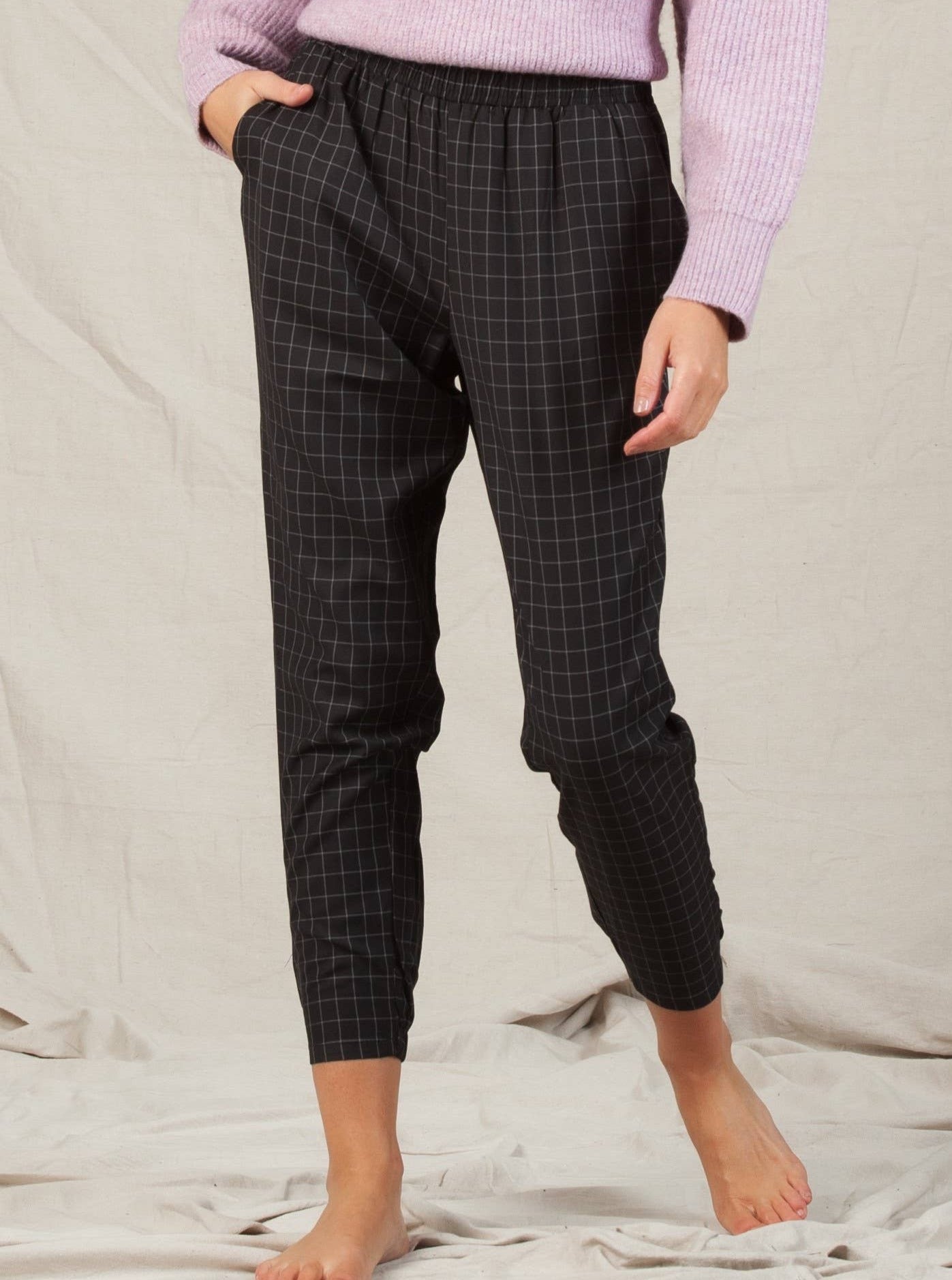 CHECK JOGGER PANTS-BLACK