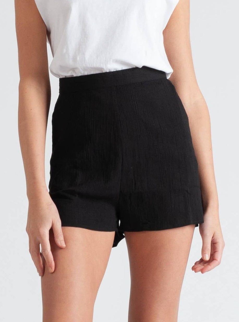 OLIVIA HI WAISTED SHORTS-BLK