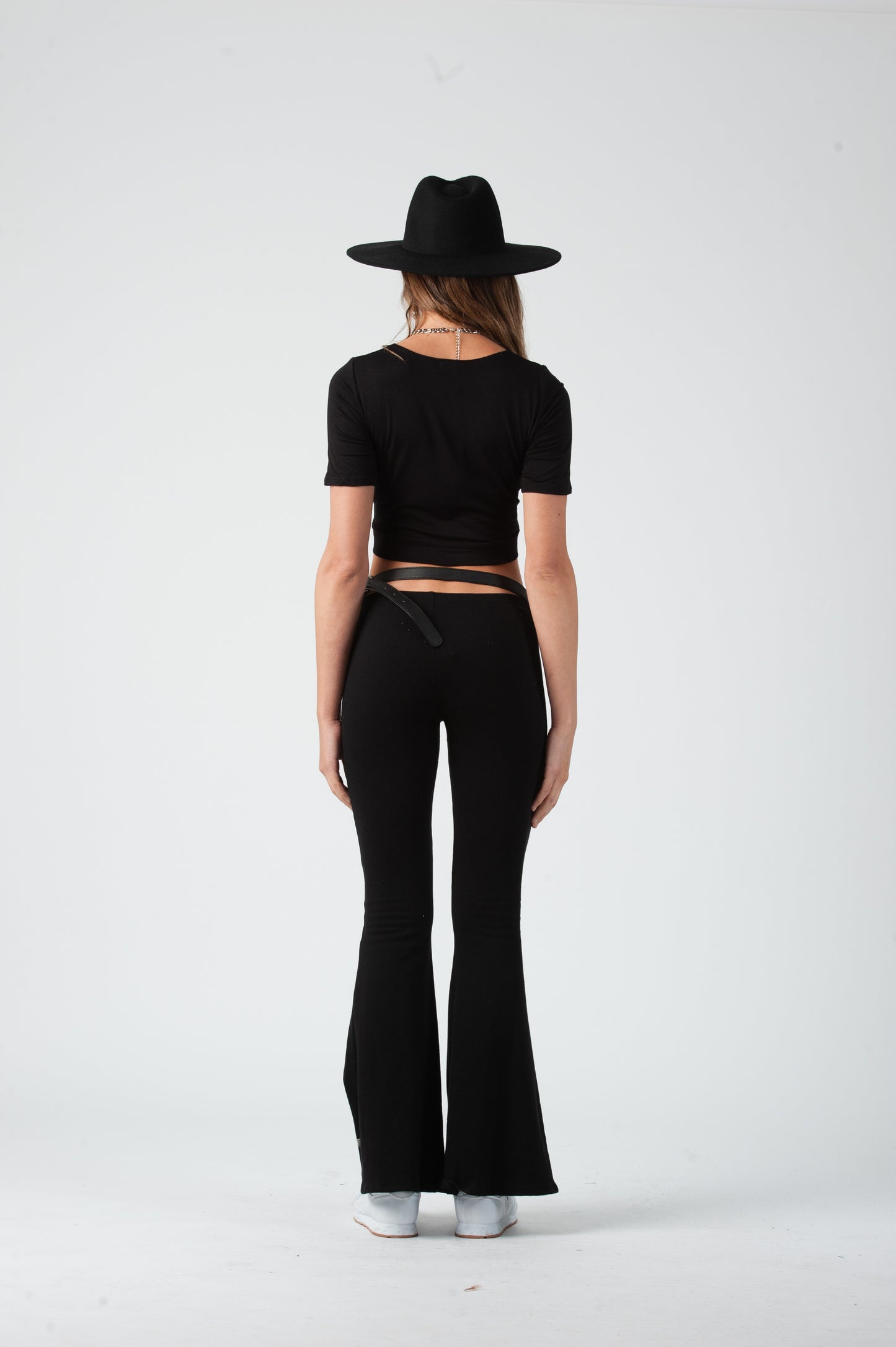 LILY TWIST FRONT CROP TOP-BLACK