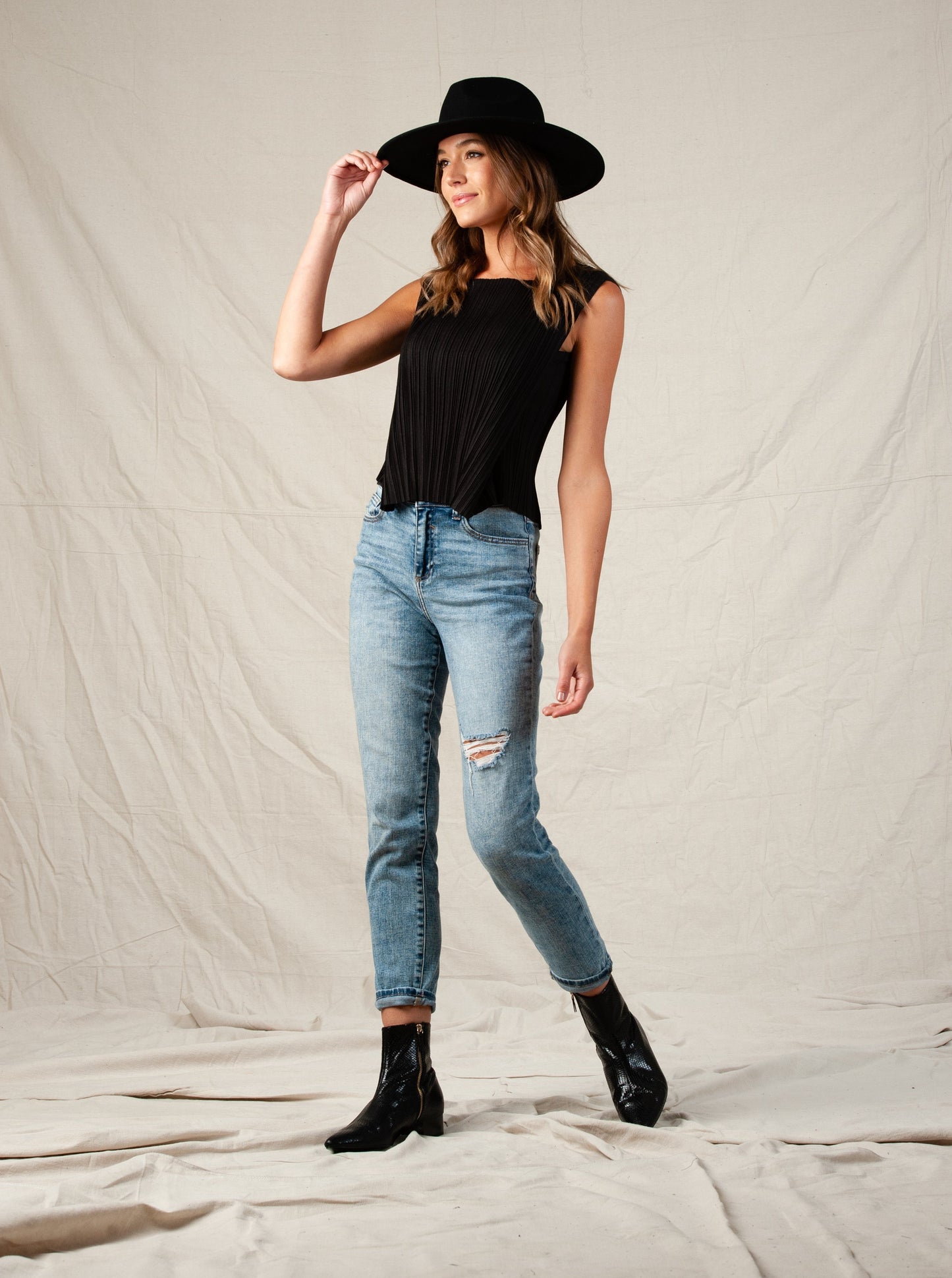 CASSIDY PLEATED TOP-BLACK