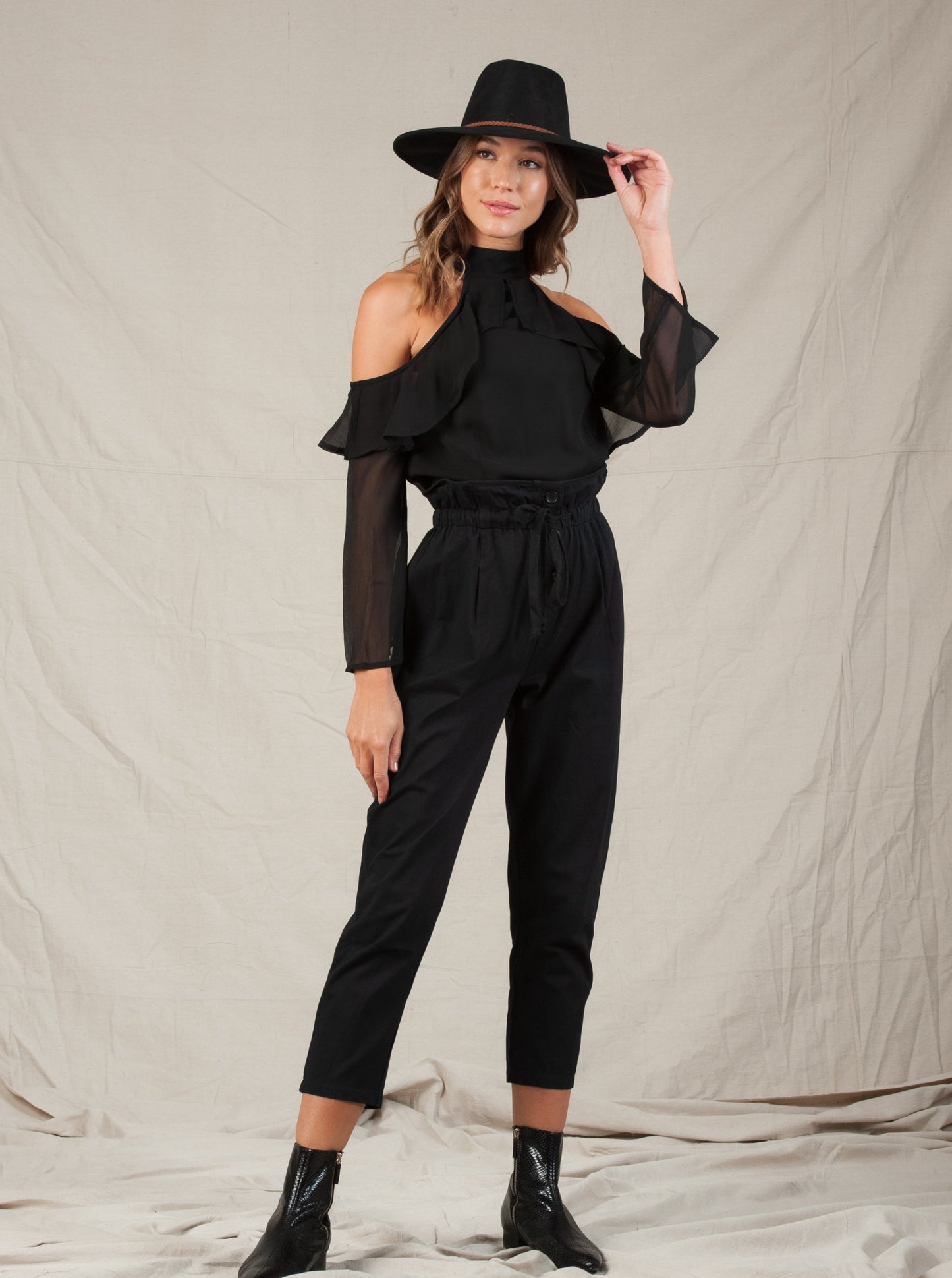 MIA COLD SHOULDER TOP-BLACK
