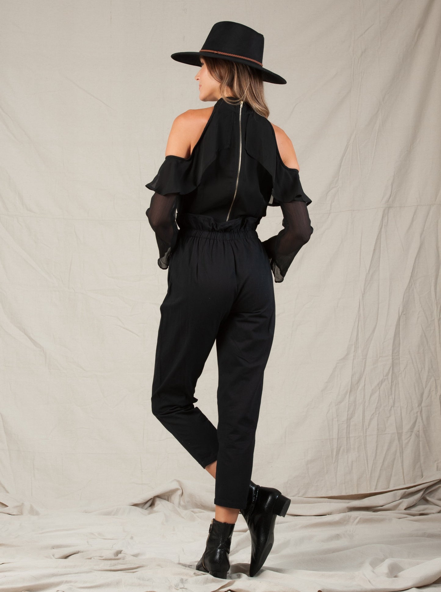 MIA COLD SHOULDER TOP-BLACK