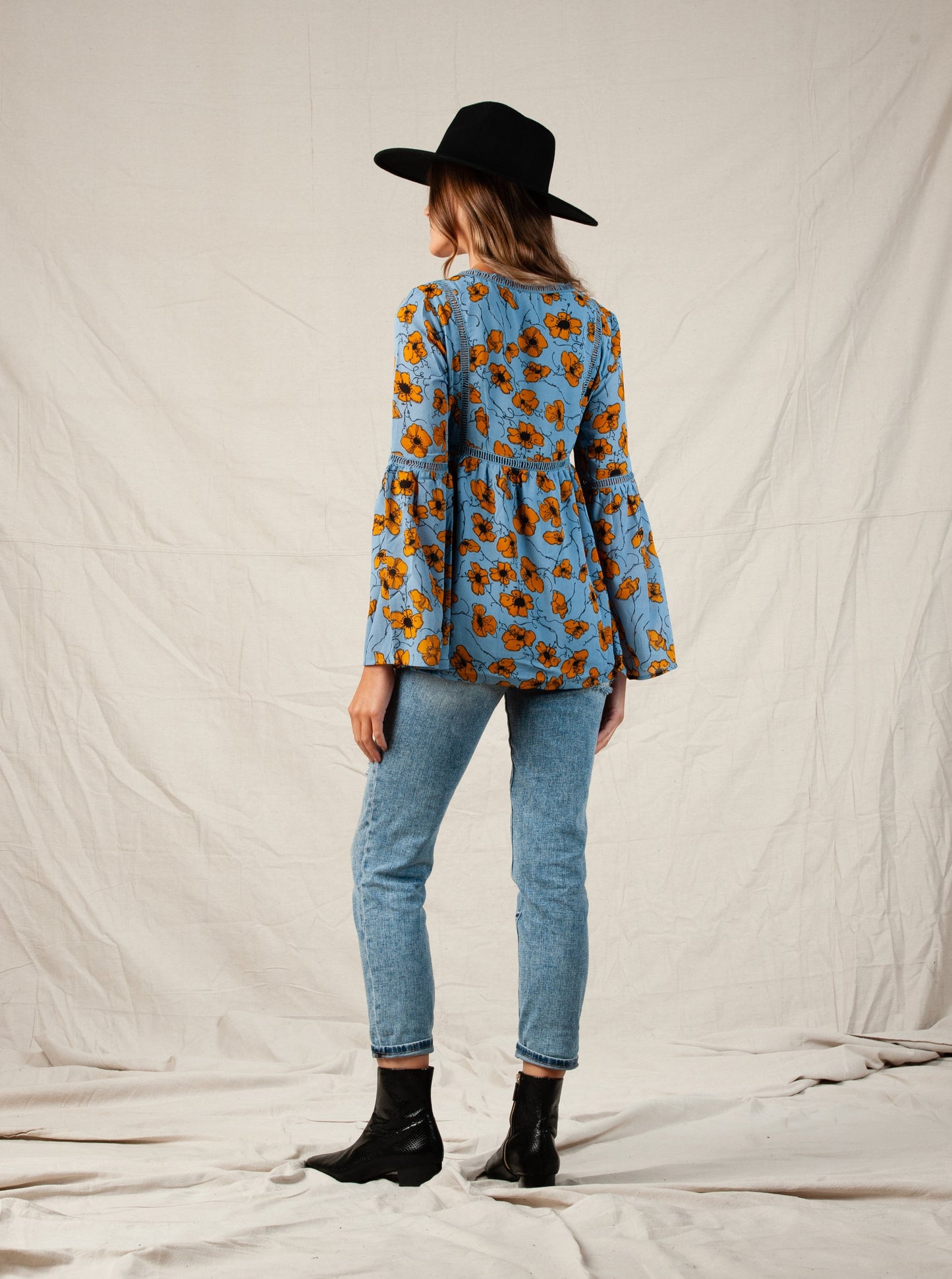 LAURA BELL SLEEVE TOP-BLUE GOLD FLORAL