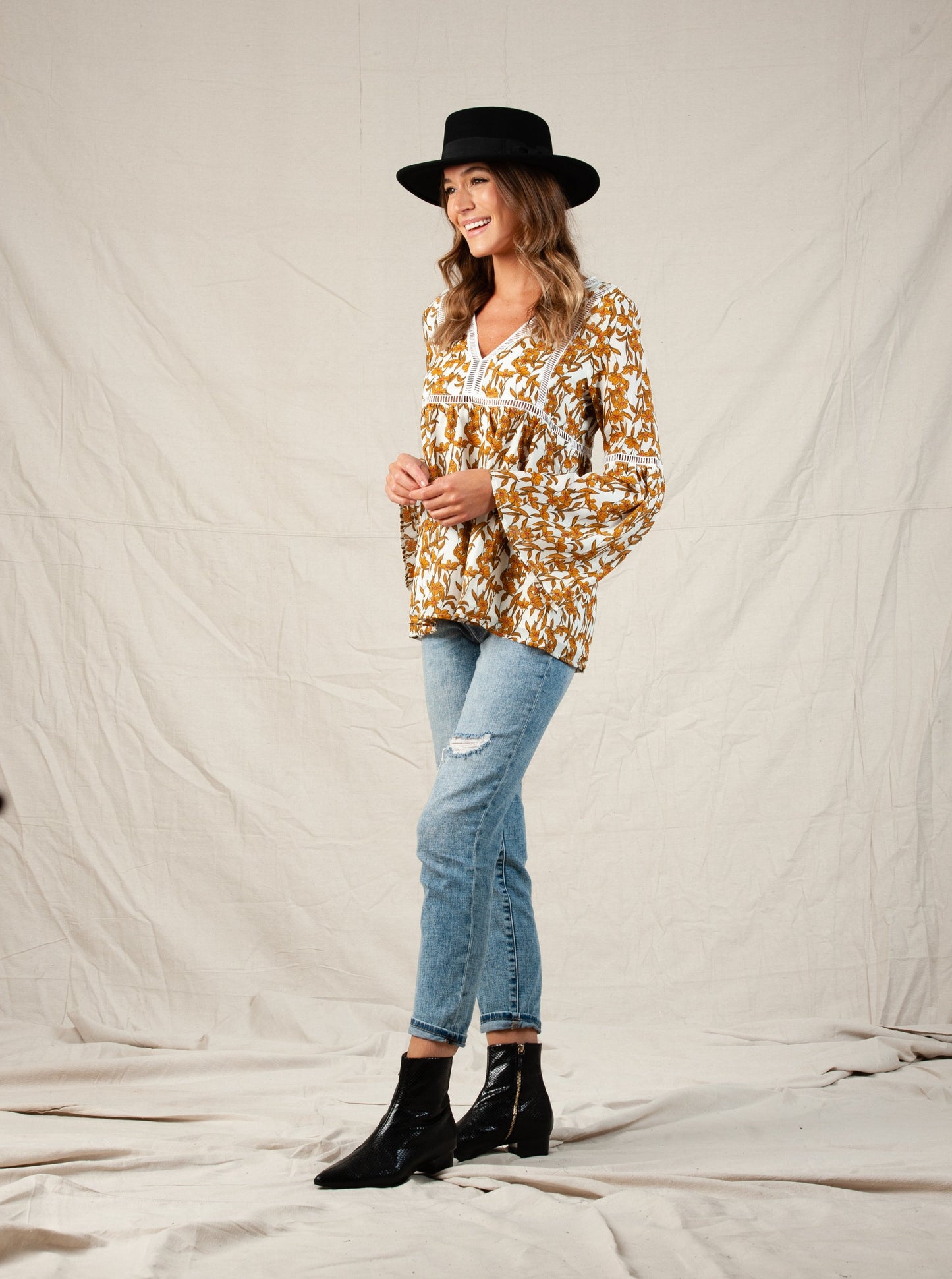 LAURA BELL SLEEVE TOP-WHITE MUSTARD FLORAL