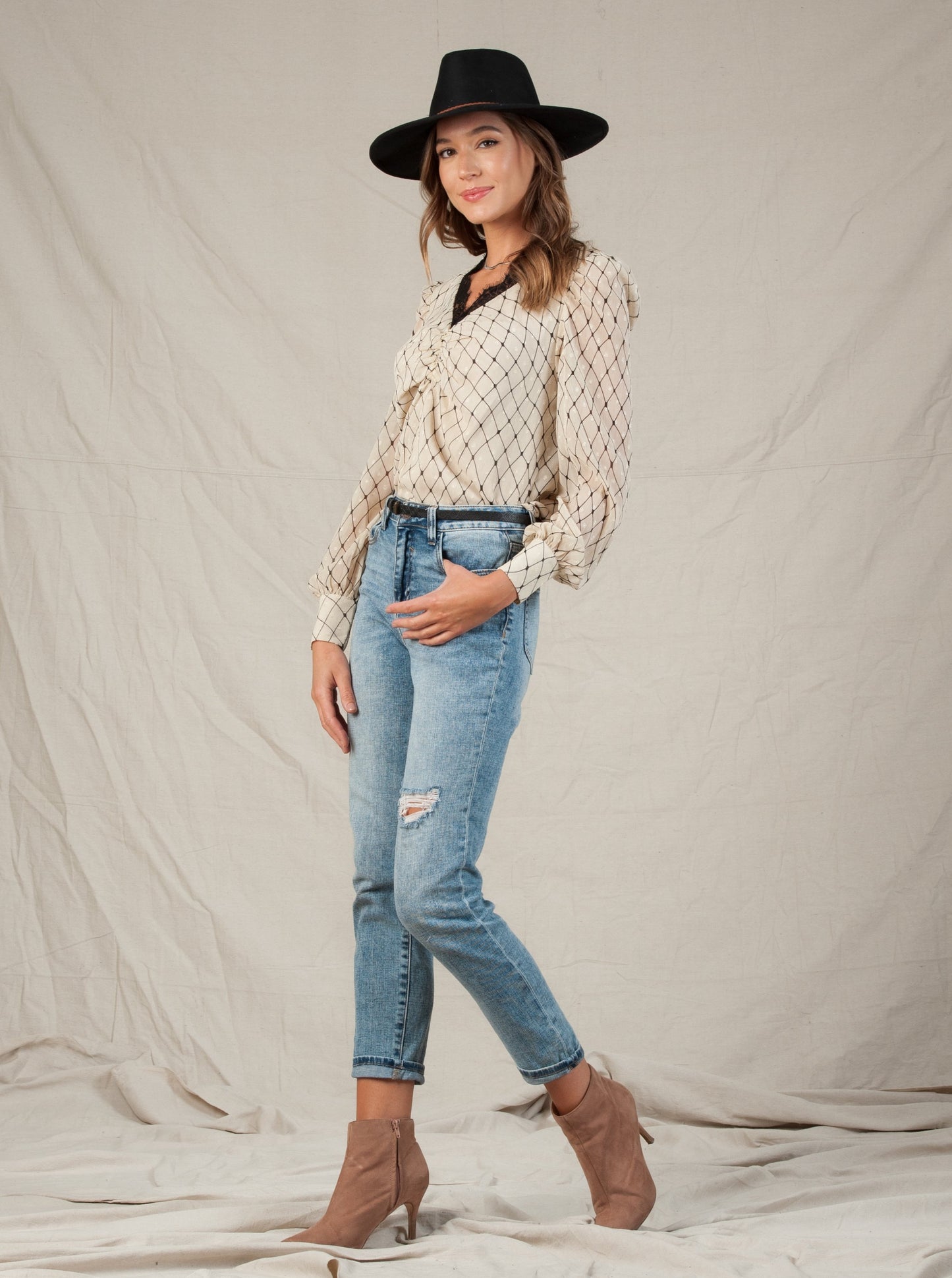 ZINFANDEL V-NECK LACE BLOUSE | IVORY GEO LACE