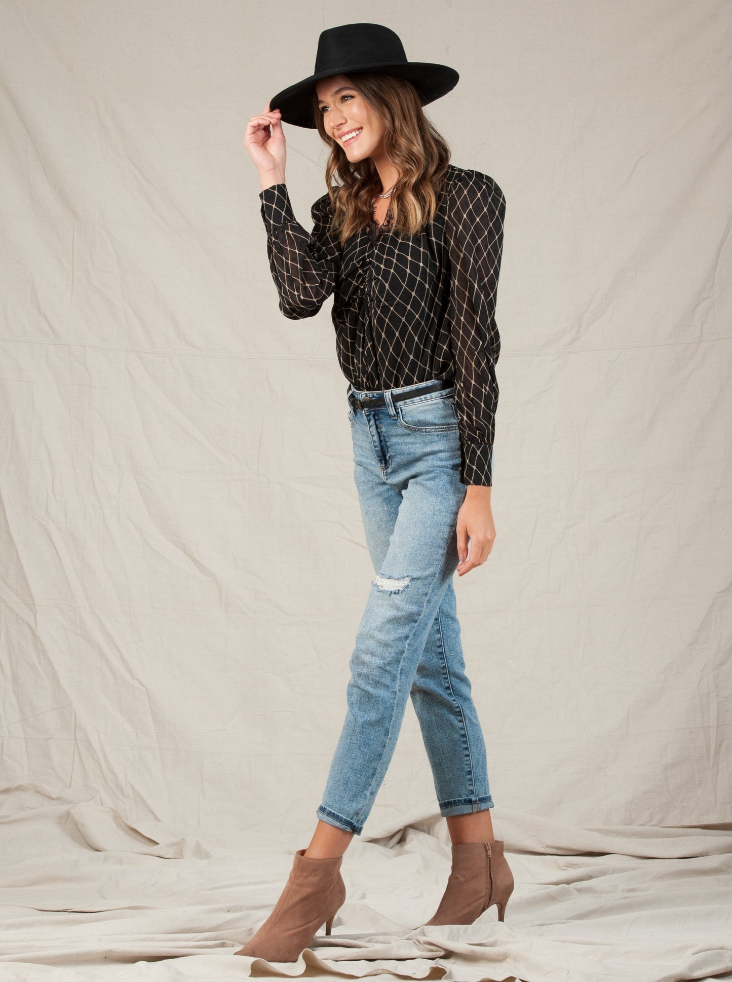 ZINFANDEL V-NECK LACE BLOUSE-BLACK GEO LACE