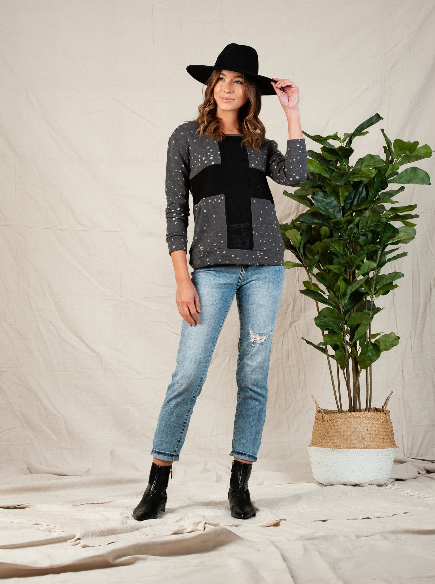 CROSSROADS DISTRESSED SWEATSHIRT