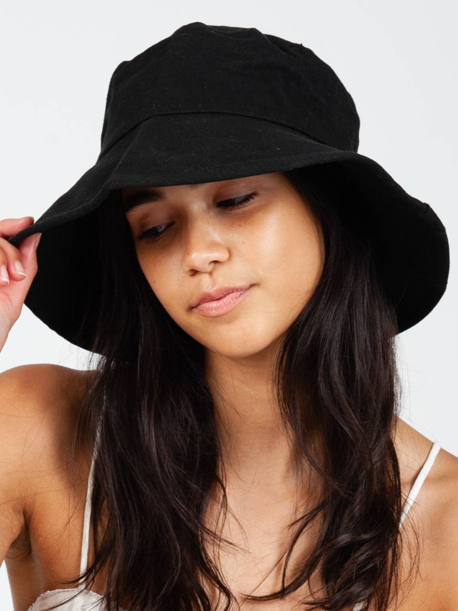 Bucket hat in canvas and calfskin