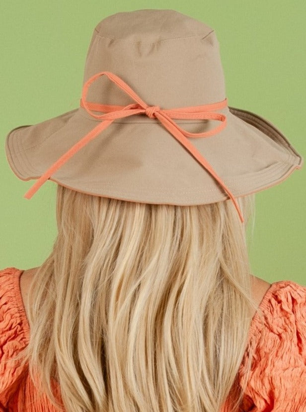 REVERSIBLE BUCKET HAT