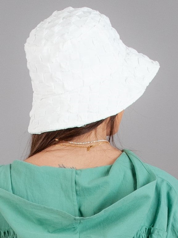 WHITE BUCKET HAT