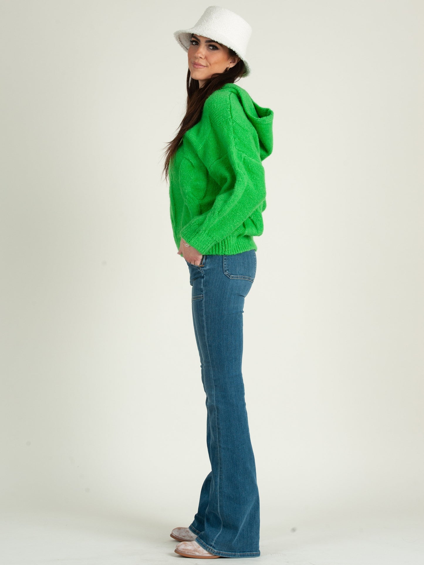 PULLOVER HOODIE