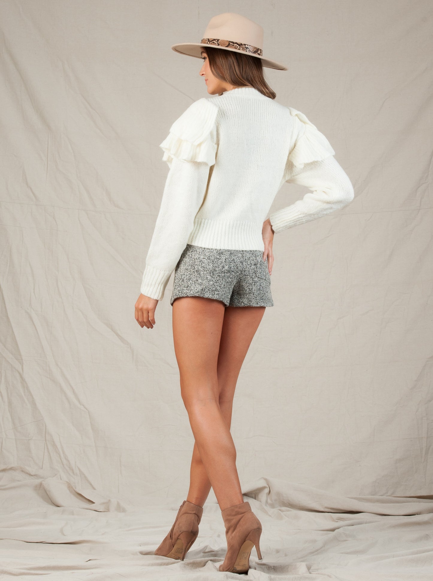 BEVERLYNN BOUCLE SHORTS-PEPPER