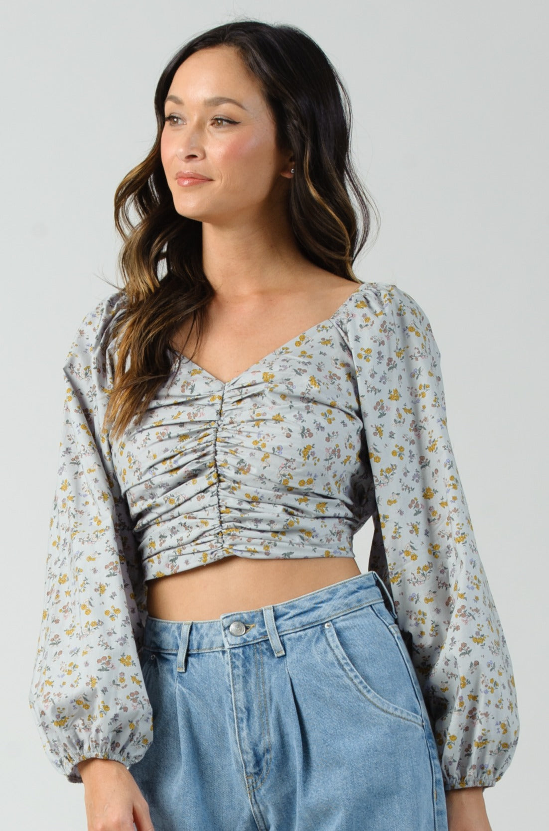 MARINA RUCHED FRONT L/S CROP TOP | BABY BLUE FLORAL