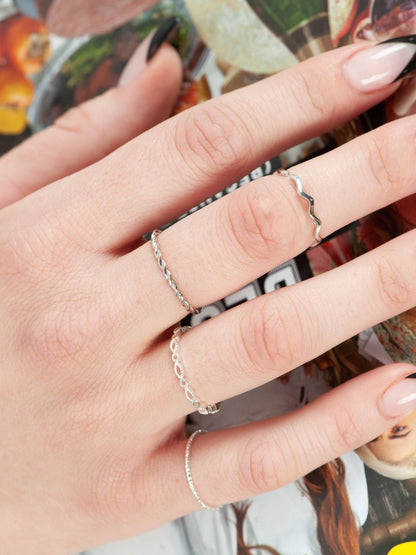 DAINTY TWISTED SILVER RING