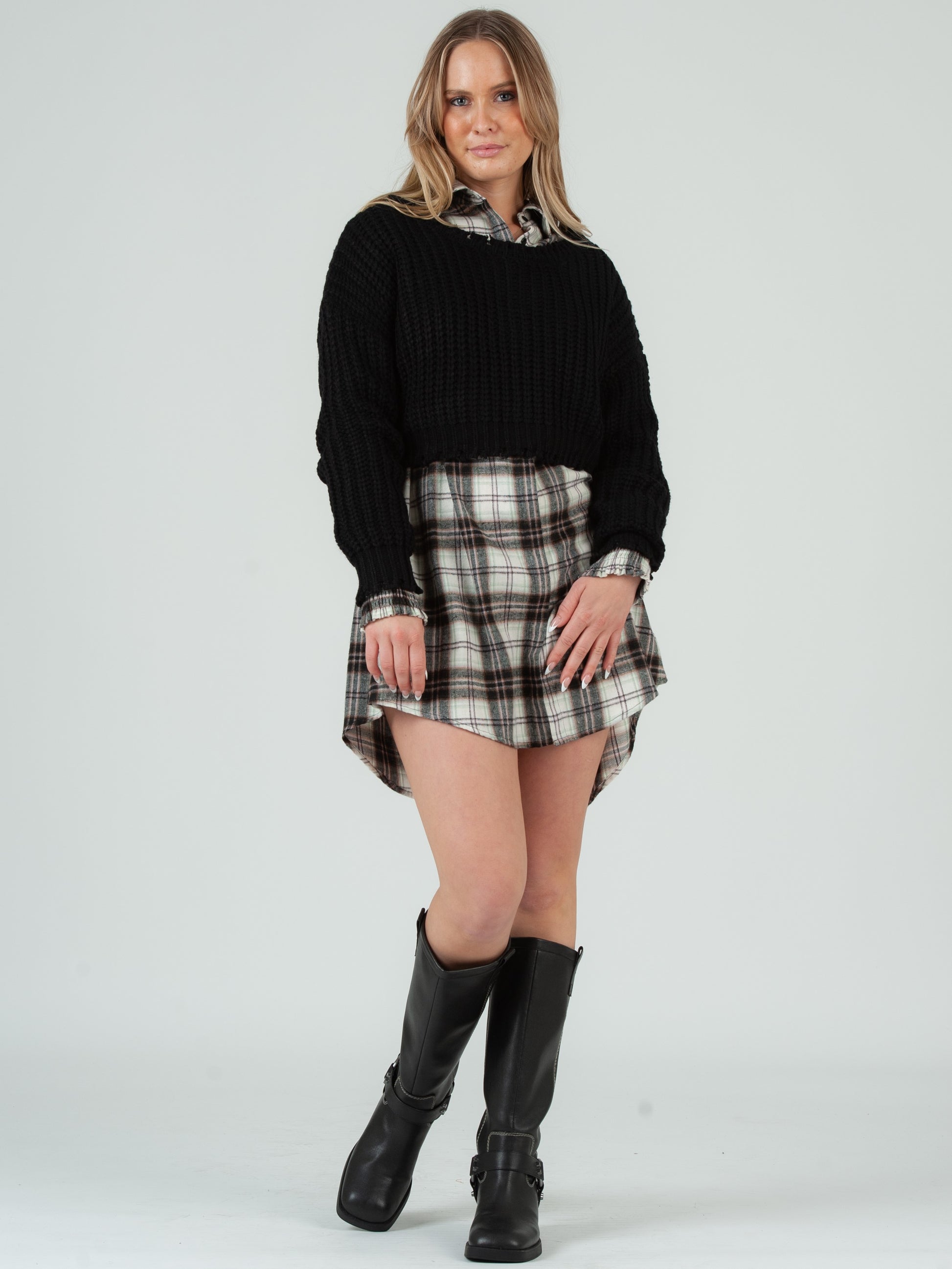 CROPPED BLACK SWEATER