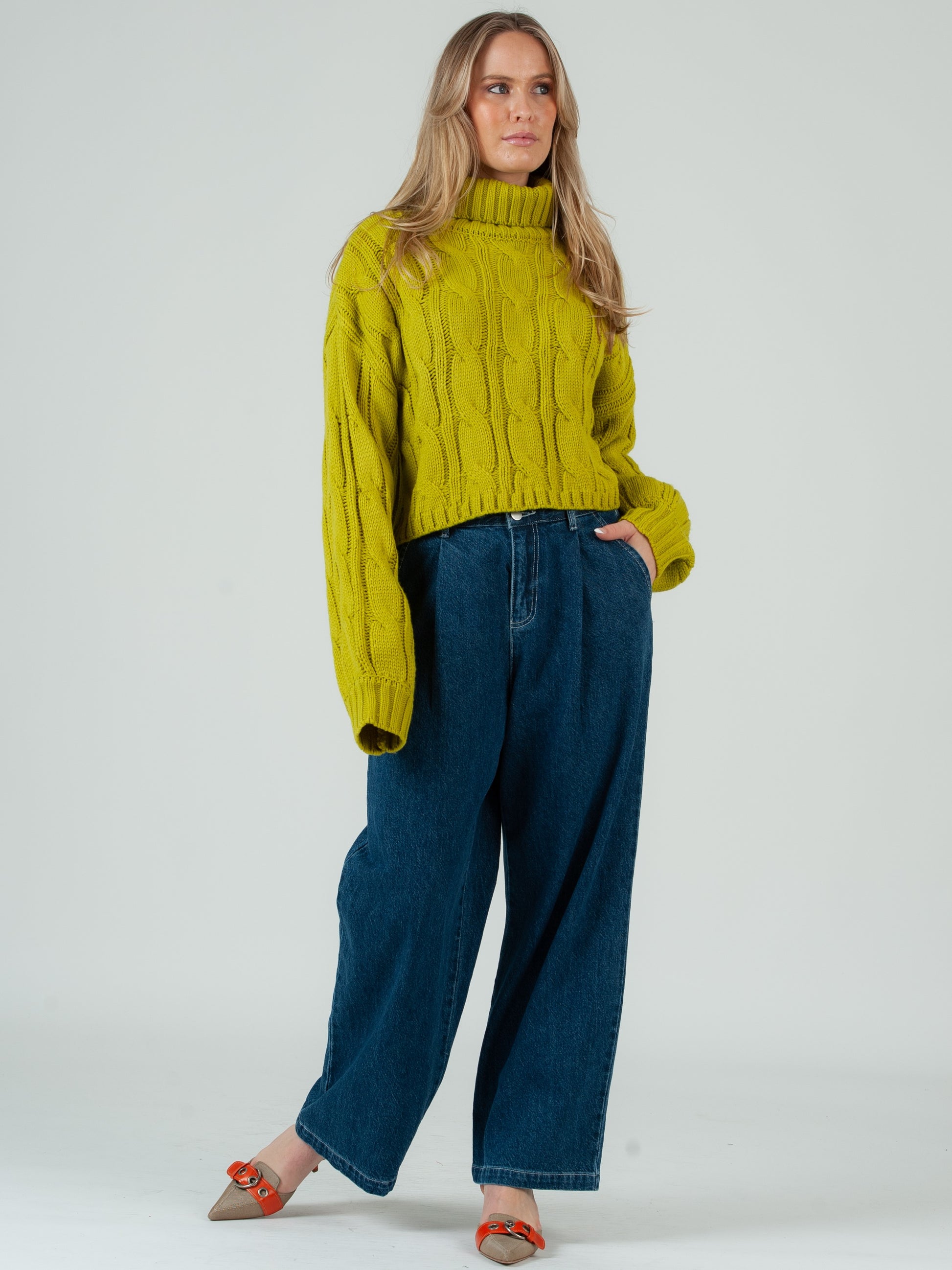 BRIGHT TURTLENECK SWEATER
