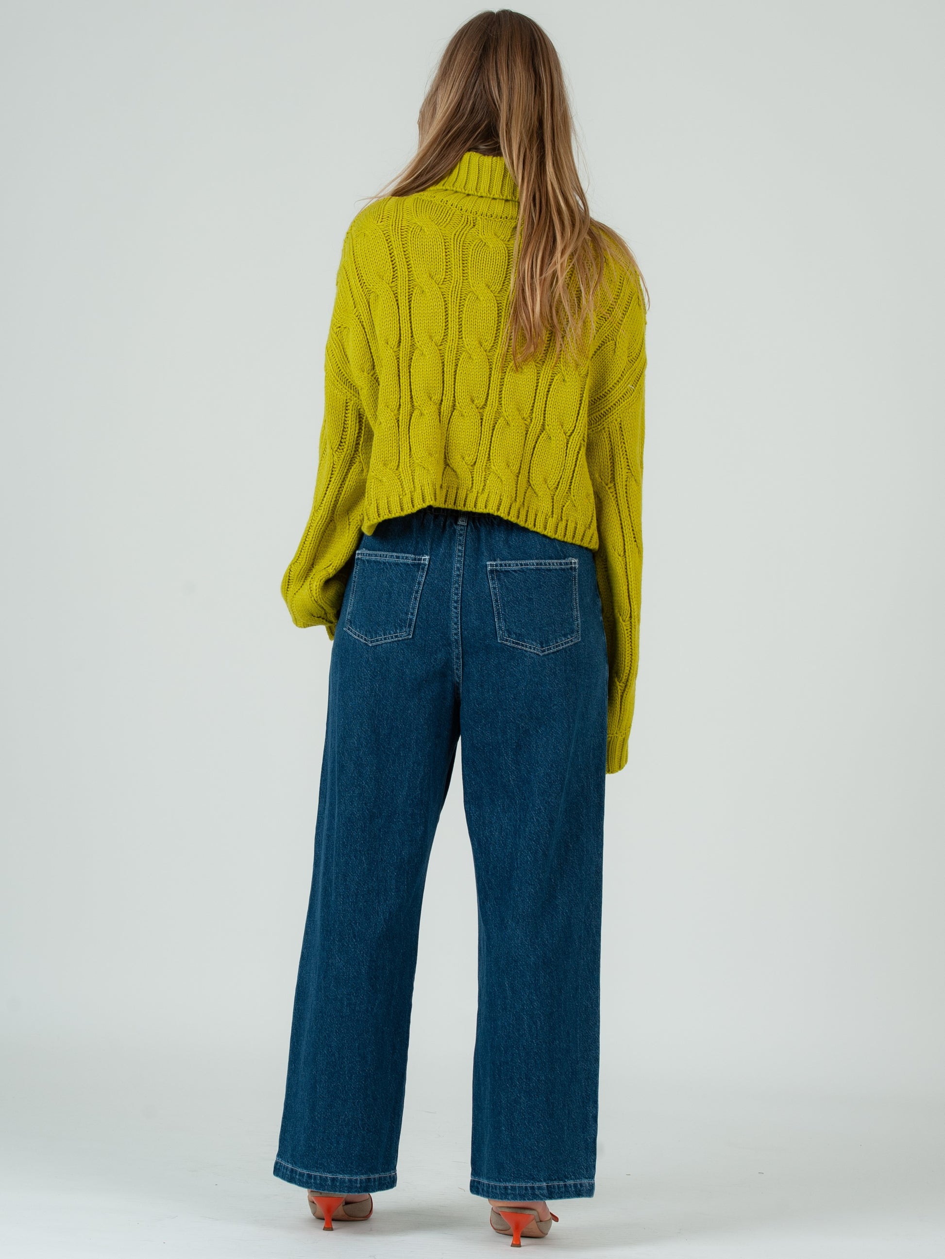 BRIGHT TURTLENECK SWEATER