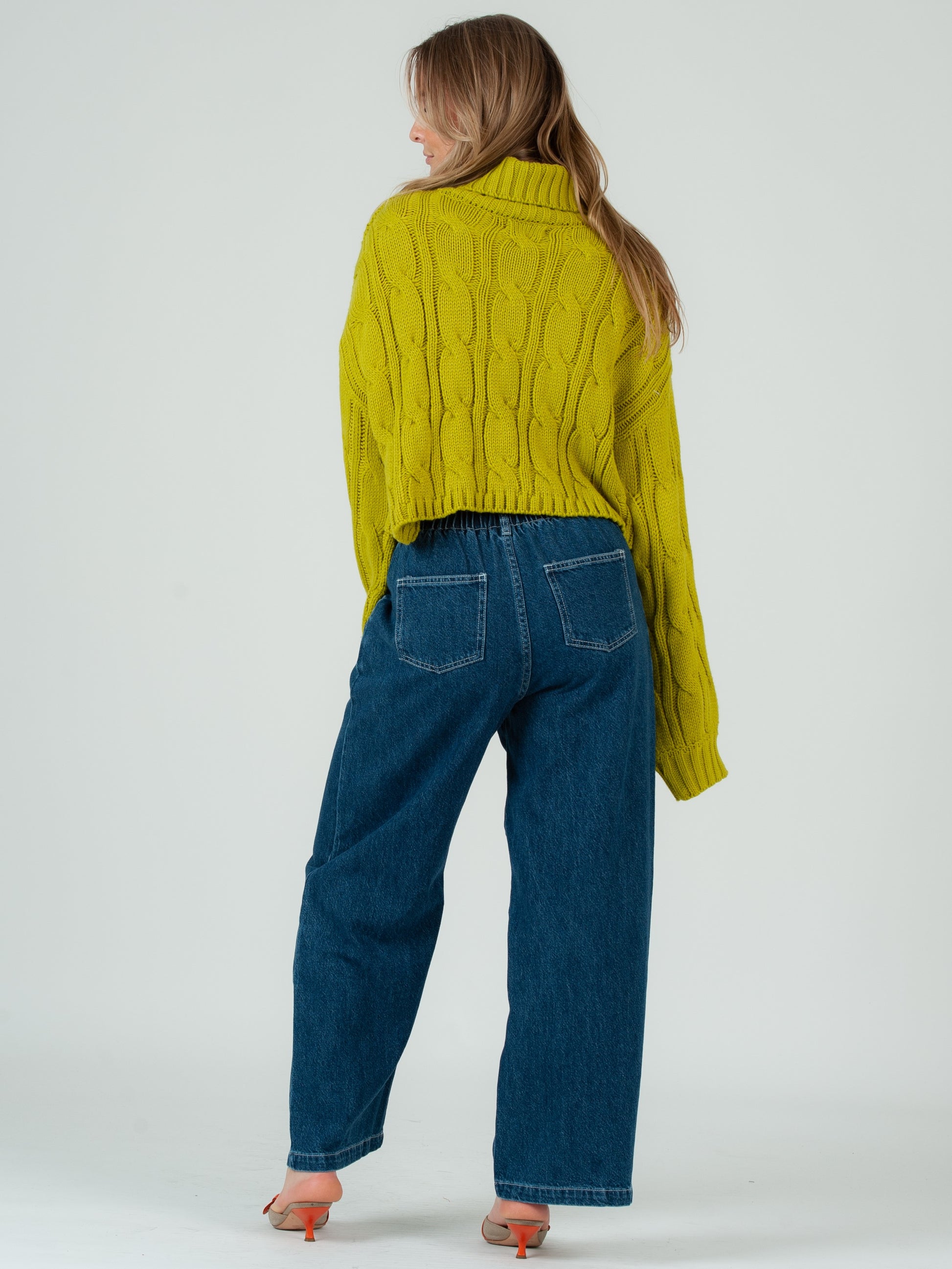 BRIGHT TURTLENECK SWEATER