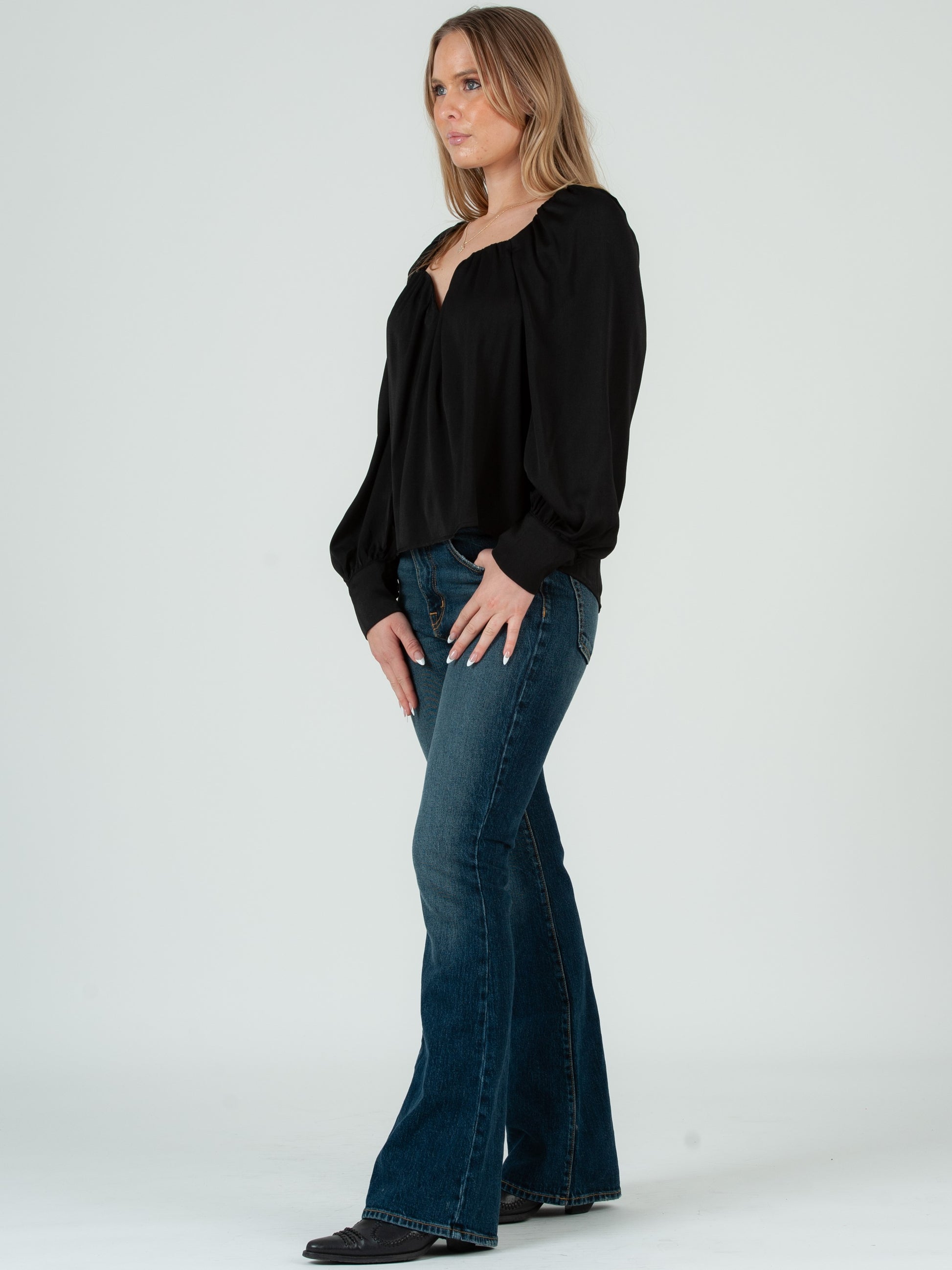 BLACK SWEETHEART TOP