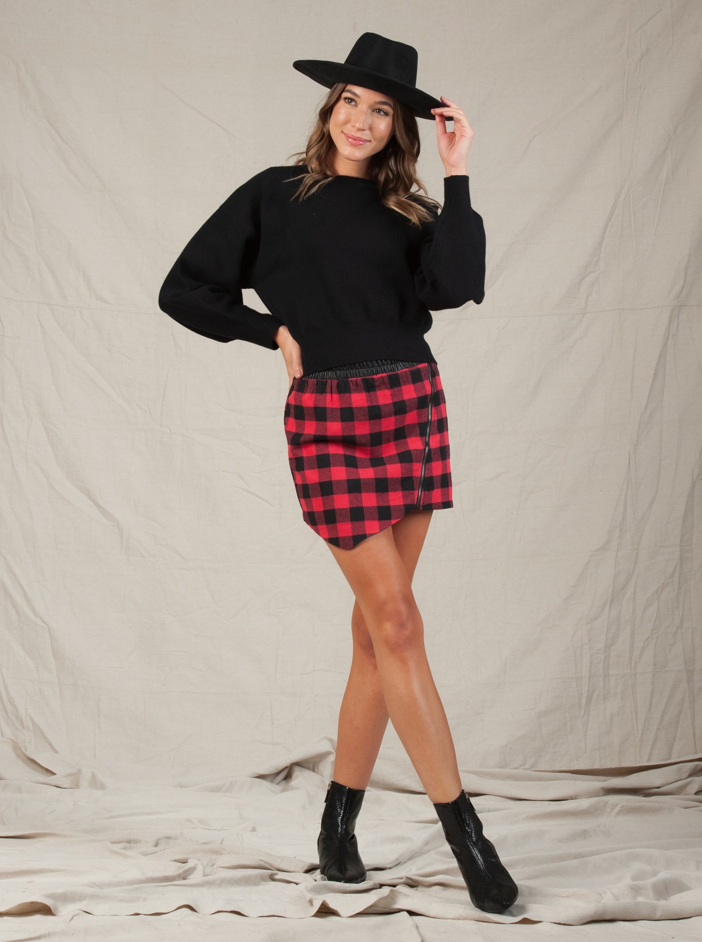 BUFFY SKIRT BUFFALO PLAID-BLACK RED