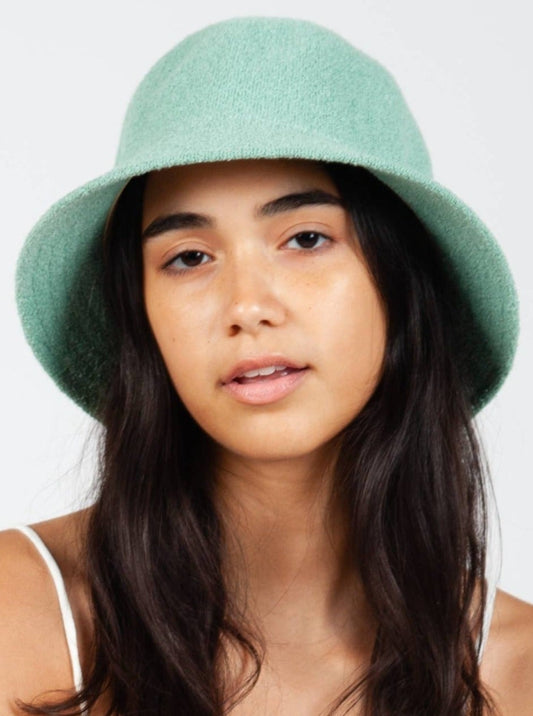 GREEN BUCKET HAT