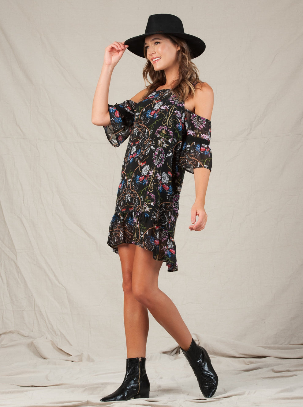 JULES LACE UP BACK COLD SHOULDER DRESS | BLACK SWIRL FLORAL – Lucca Couture