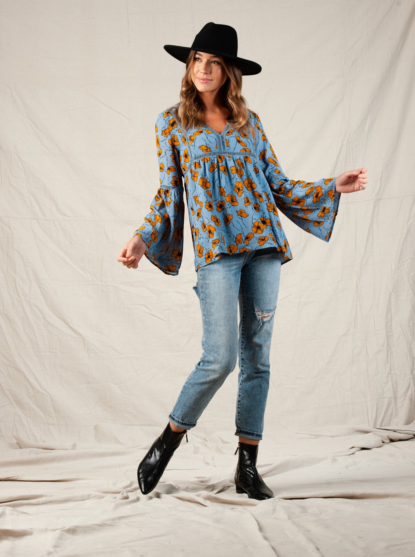 LAURA BELL SLEEVE TOP | BLUE GOLD FLORAL