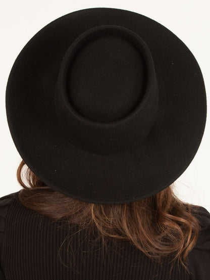 BLACK BOATER HAT