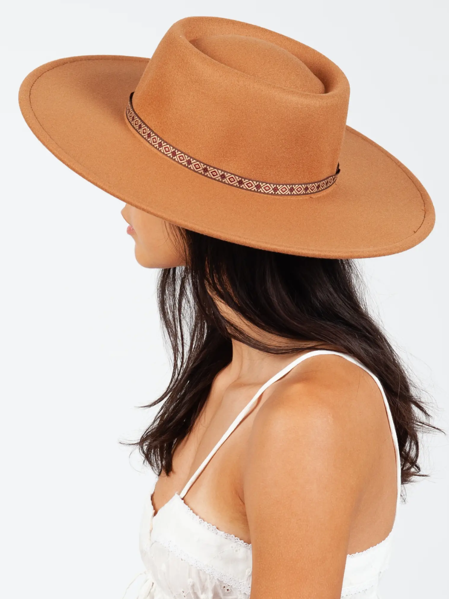TAN BOATER HAT WITH TRIM