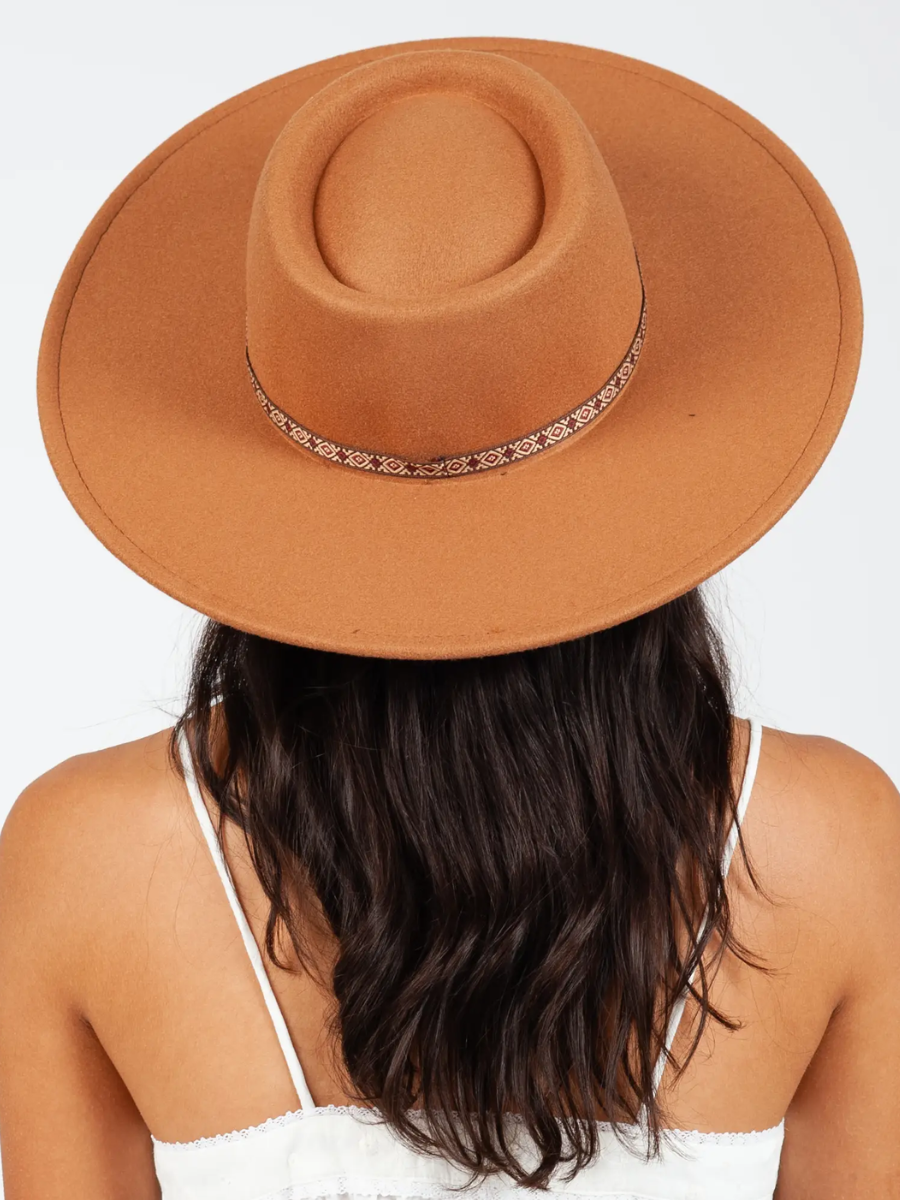 TAN BOATER HAT WITH TRIM