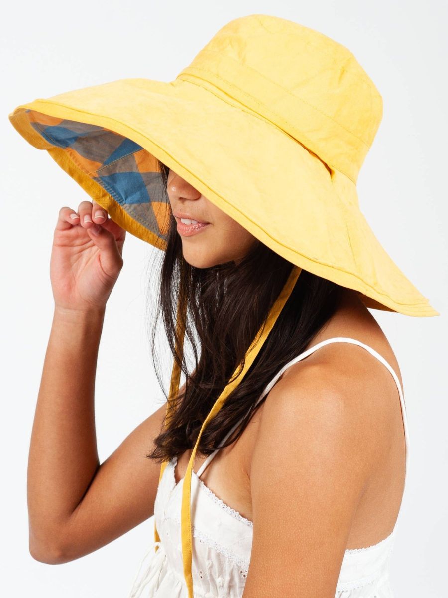 CHECKERED BUCKET HAT