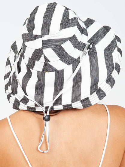 STRIPED BUCKET HAT