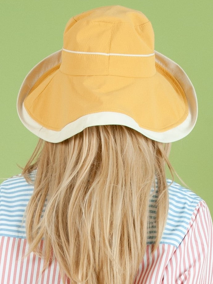 REVERSIBLE BUCKET HAT