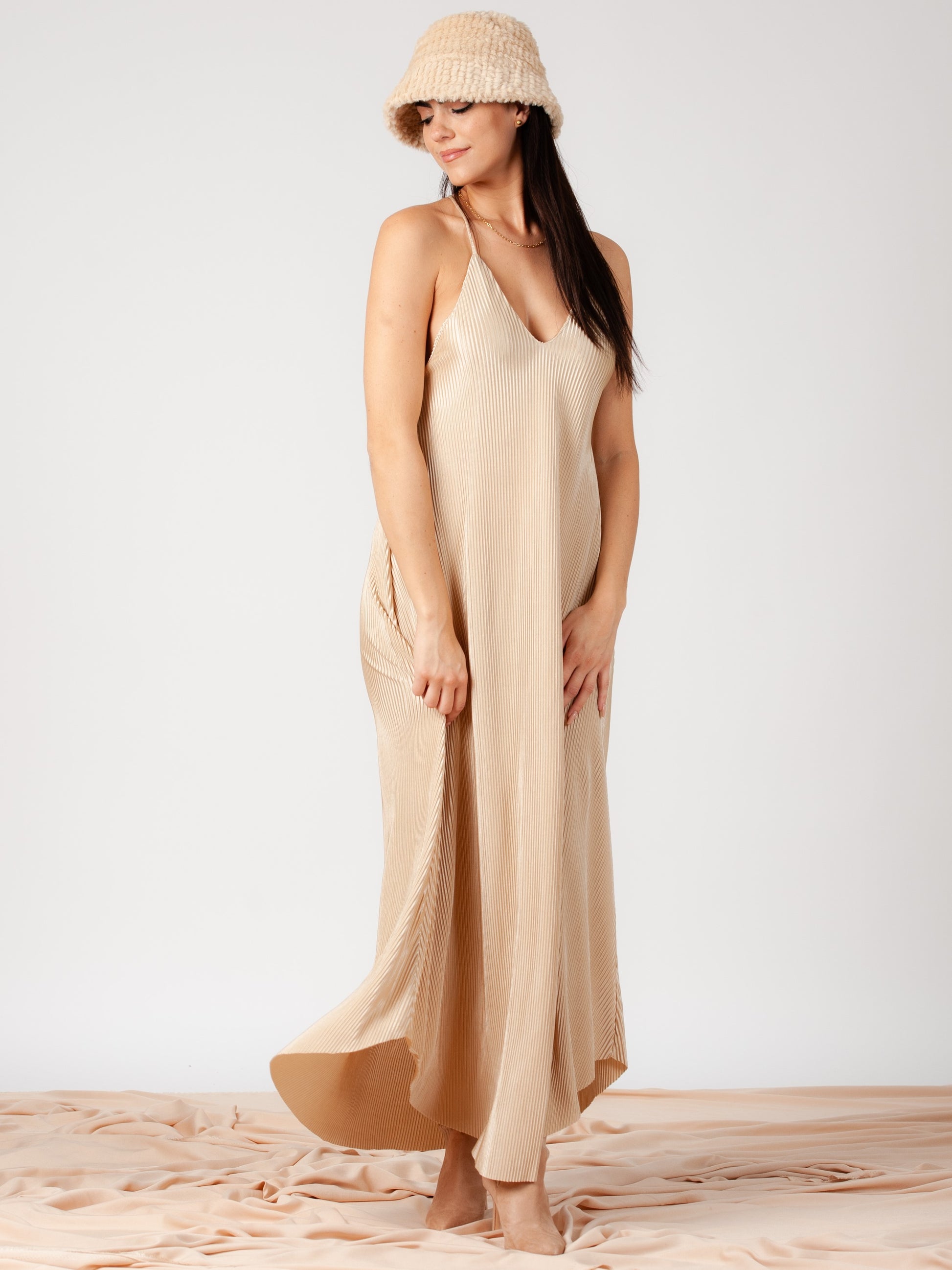 Women's Pleated Maxi Satin Dress M / Red Women's Pleated Maxi Satin Dress M / Red