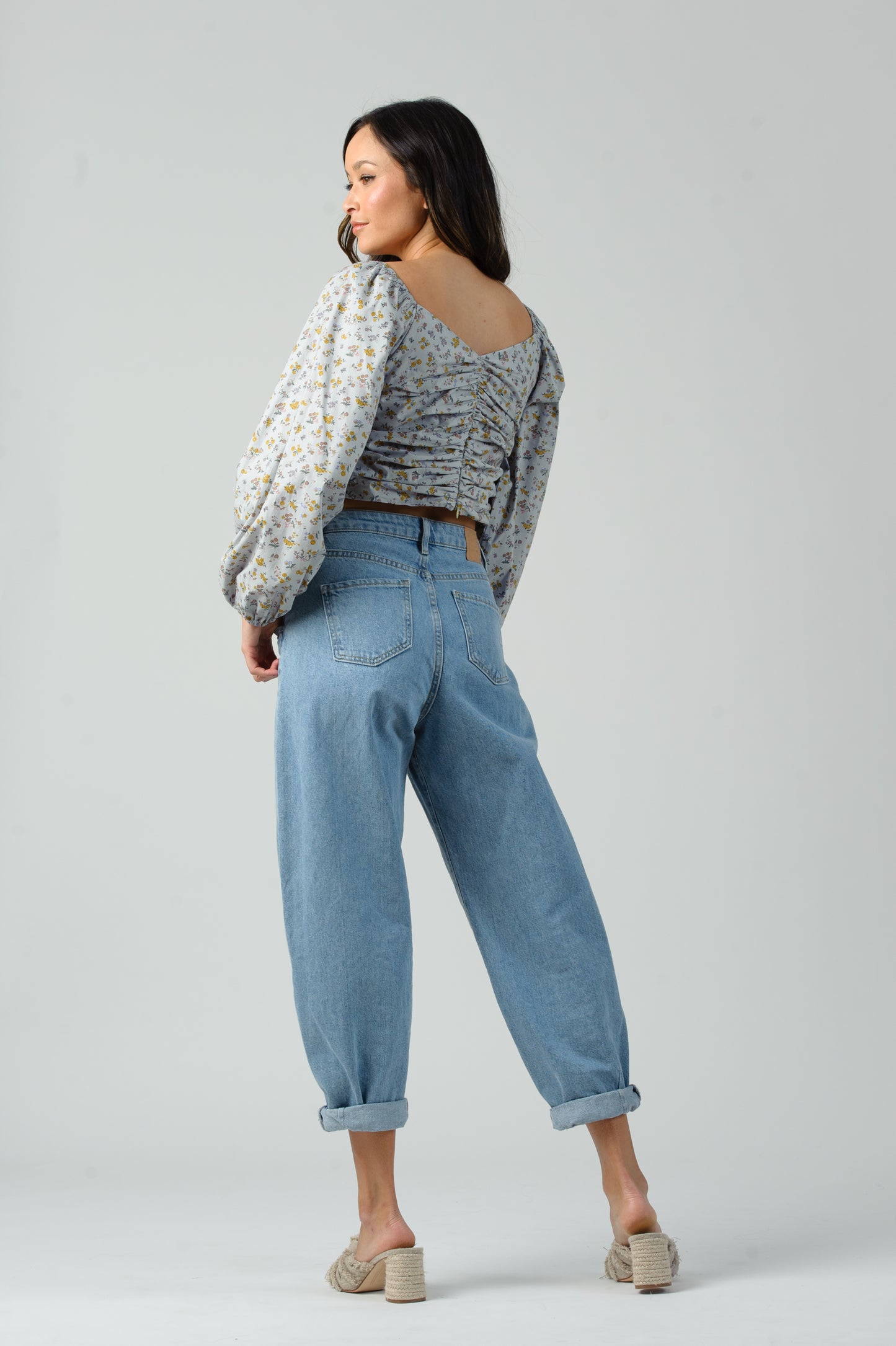 MARINA RUCHED FRONT L/S CROP TOP | BABY BLUE FLORAL