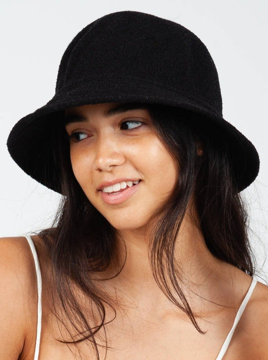 BLACK BUCKET HAT